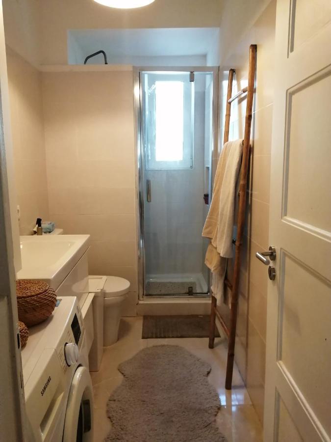 Apartamento Encantador Com Patio Lisbon Exterior photo